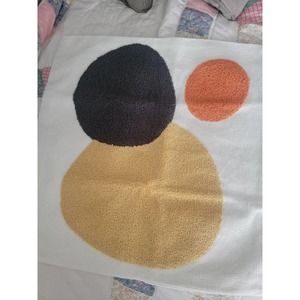 Pillow cover with texturized circles